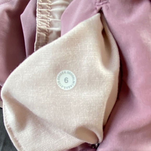 Reversible lululemon shorts excellent condition - Picture 5 of 7